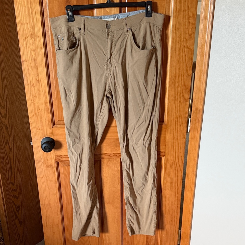 Men’s lightweight khakis 38x32